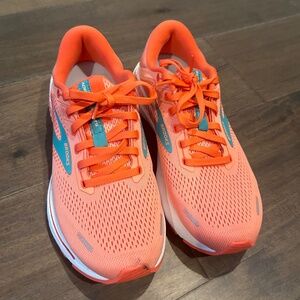 Women’s Brooks Adrenaline GTS 22